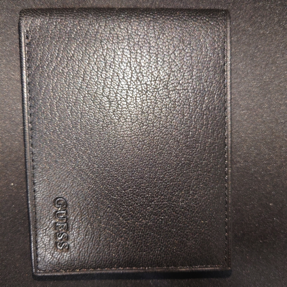 NEW Guess bifold wallet